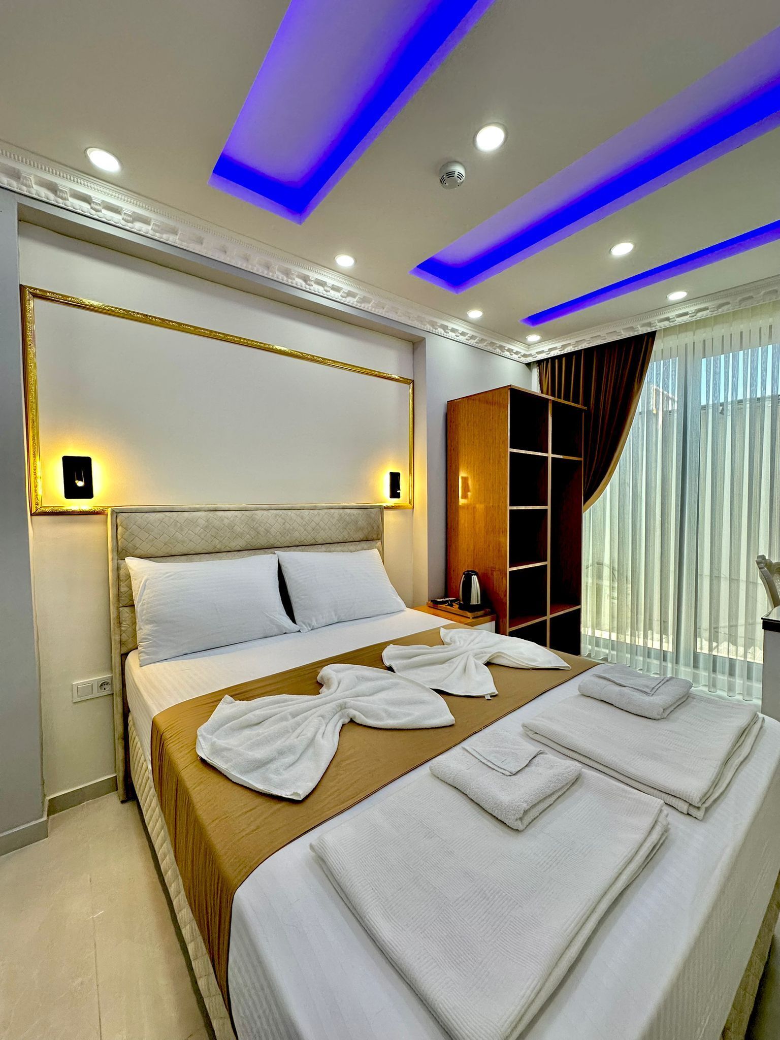 Deluxe Room | Desk, laptop workspace