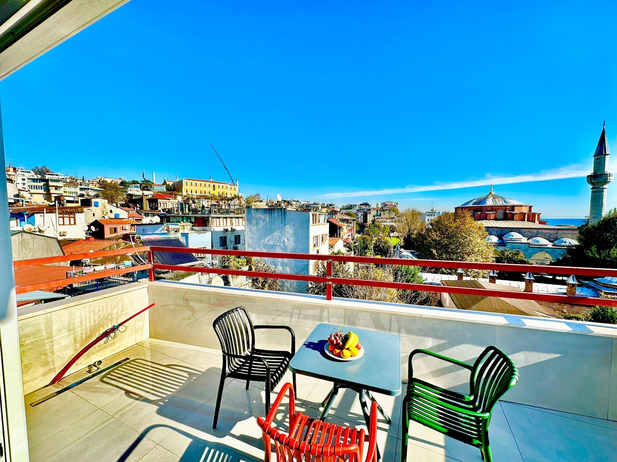 Premier Studio Suite | Desk, laptop workspace