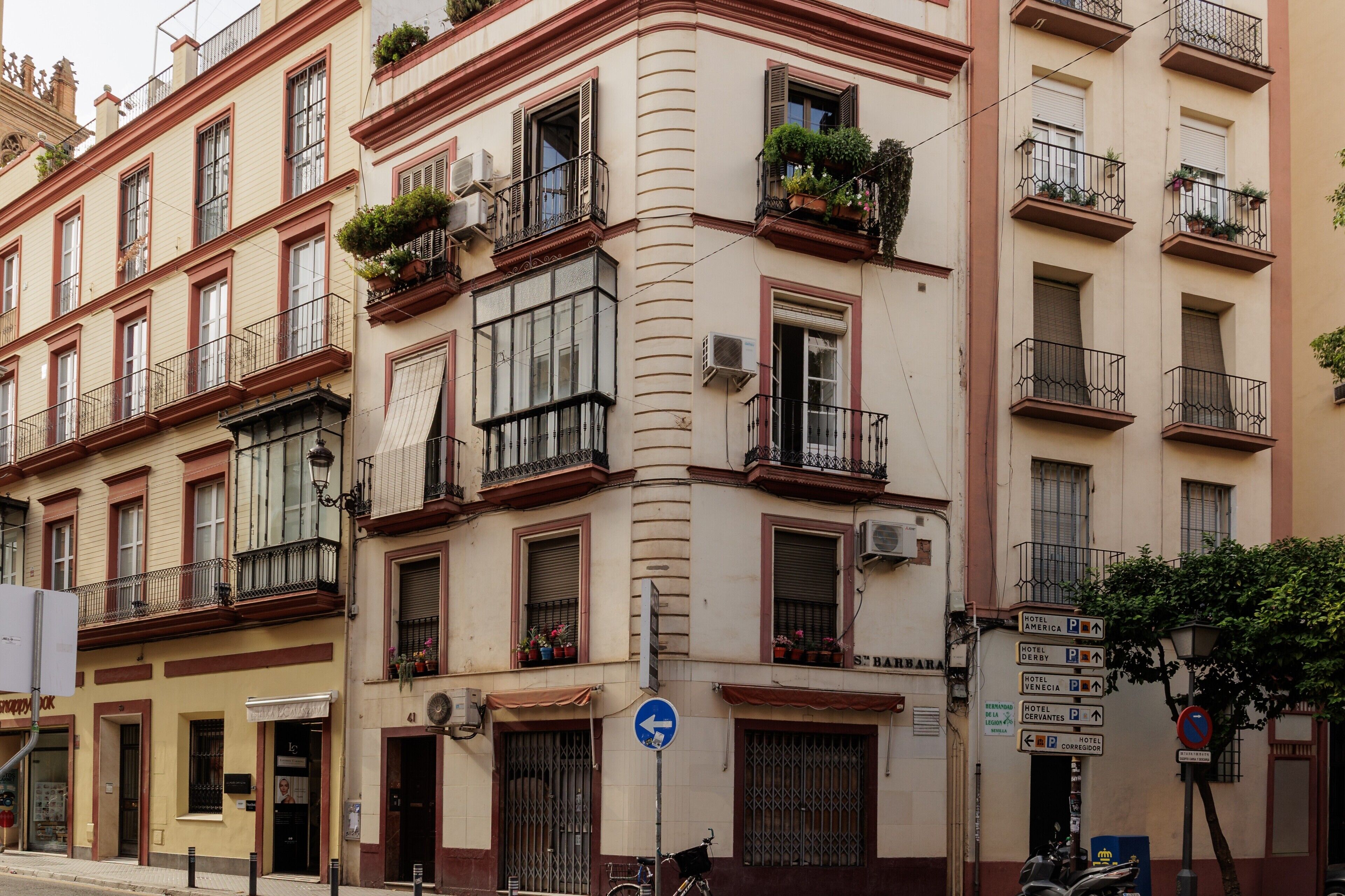 المنشأة من الخارج