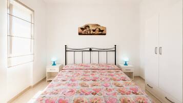 2 bedrooms, WiFi, bed sheets
