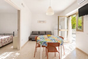 Dining - Apartment 'Francesca, Bilo B' with Shared Terrace, Wi-Fi and Air Conditioning (Peschici)
