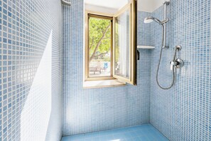 Dusche, Haartrockner, Handtücher