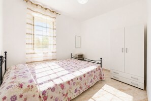 2 bedrooms, WiFi, bed sheets - Apartment 'Francesca, Bilo B' with Shared Terrace, Wi-Fi and Air Conditioning (Peschici)
