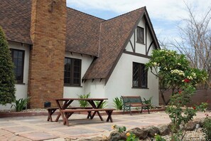 Outdoor dining - Brand New Vintage La Mesa Storybook Tudor Cottage (La Mesa)