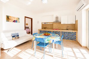 Interior - Apartment 'Francesca, Trilo D' with Shared Terrace, Wi-Fi and Air Conditioning (Peschici)
