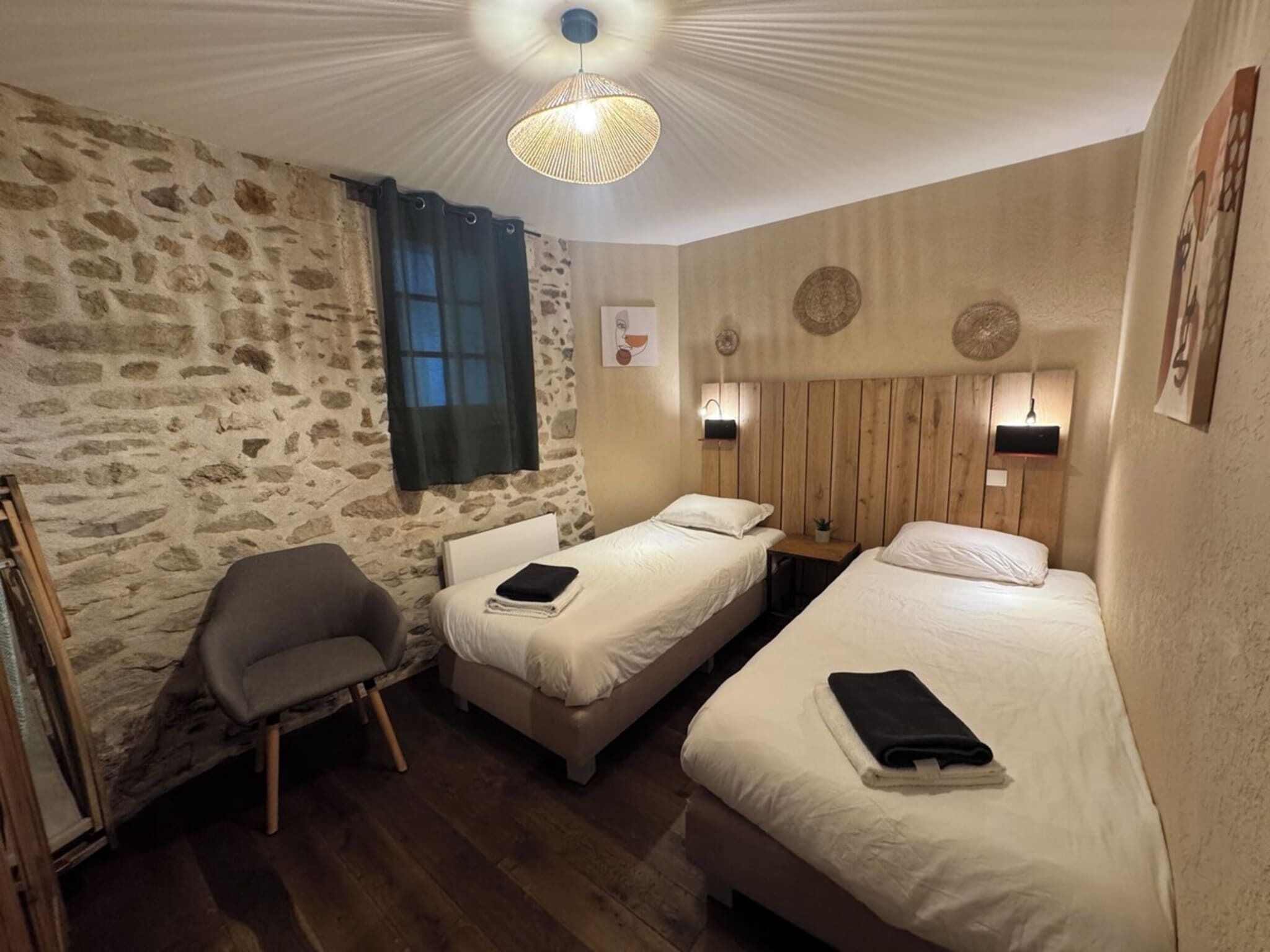 2 chambres, fer et planche à repasser, lit parapluie, Wi-Fi gratuit