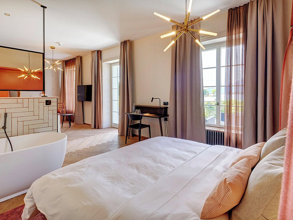 华丽套房, 露台, 湖景 | 客房内保险箱、遮光窗帘、免费婴儿床、免费 WiFi