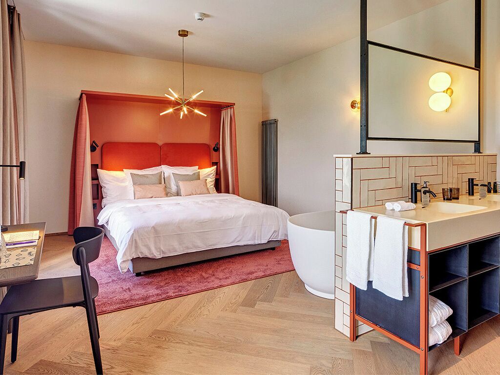 Suíte luxo, varanda, vista para o lago | Cofres nos quartos, cortinas blackout, berços grátis, Wi-Fi de cortesia