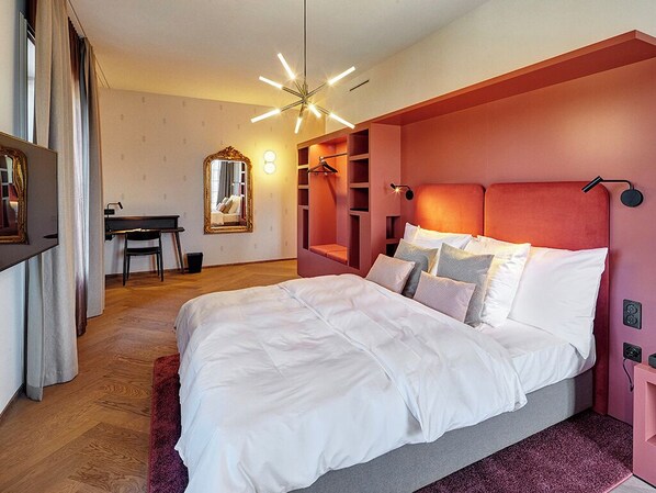 Junior Suite, Patio, Lake View | In-room safe, blackout drapes, free WiFi - Hotel Restaurant Seehof (Küssnacht)