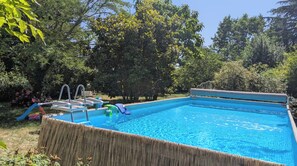 حمّام سباحة خارجي، حمّام سباحة مُدفَّأ