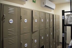 DSM20 - Dormitorio Compartido Masculino 9 literas | Free WiFi