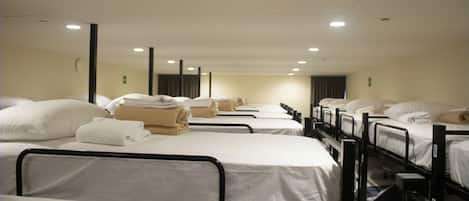 DSMO - Dormitorio Compartido Masculino 16 literas | Free WiFi, bed sheets