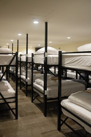 DSMO - Dormitorio Compartido Masculino 16 literas | Free WiFi, bed sheets