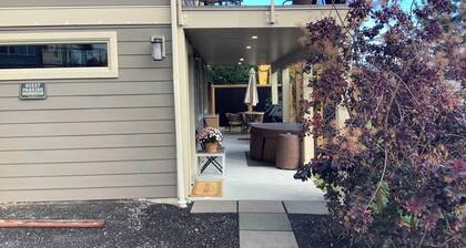 Seaside retreat-Steps to Hot tub,Kayaks and trails
