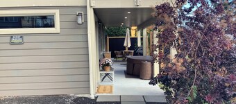 Seaside retreat-Steps to Hot tub,Kayaks and trails