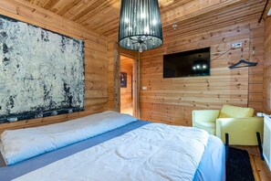 4 عدّة غرف نوم ومكواة/لوح كي وواي فاي وملاءات أسرّة