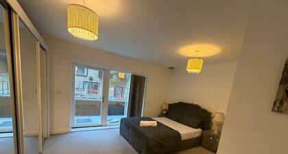 Cosy London Apartment Near River Thames