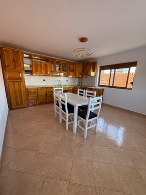 Leilighet, byutsikt | Oppholdsområde