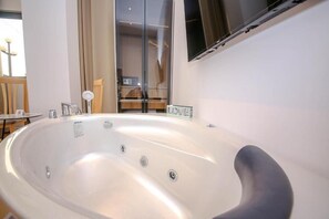 Standard Double Room, Ground Floor | Private spa tub - Murati Lake View Hotel (Farkë)