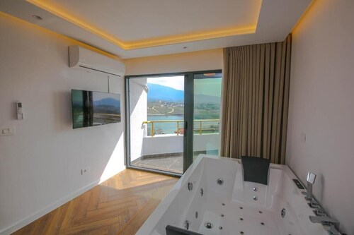 Murati Lake View Hotel