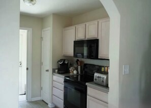 Mikrobølgeovn, ovn, kogeplade, opvaskemaskine