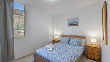 2 habitaciones, tabla de planchar con plancha, wifi y ropa de cama