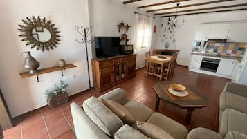 Televisión, chimenea, reproductor de DVD y tenis de mesa