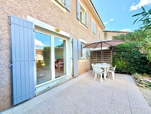 تناول الطعام بالخارج