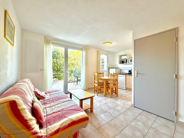 Télévision, table de tennis de table