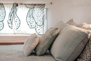 1 bedroom, desk, iron/ironing board, WiFi