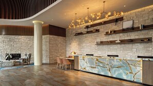 Lobby - The Crescent (Verona)