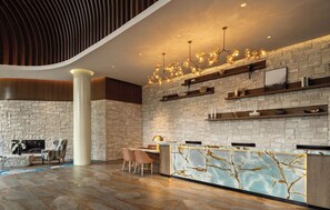 Lobby - The Crescent (Verona)