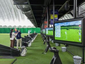Indoor golf driving range - The Crescent (Verona)