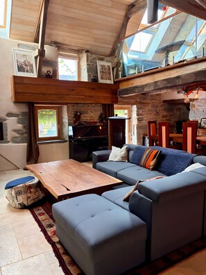 TV, fireplace, video games, DVD player - Country House 'Kerdrean' with Shared Terrace and Wi-Fi (Cléguérec)