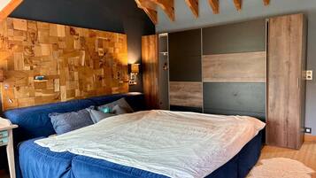 3 habitaciones, tabla de planchar con plancha, wifi y ropa de cama