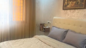 办公桌、熨斗/熨衣板、免费 WiFi、床单