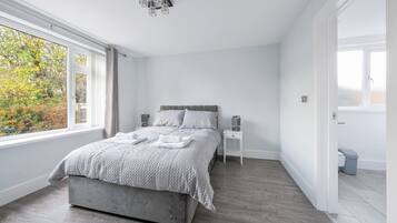 2 bedrooms, iron/ironing board, WiFi, bed sheets