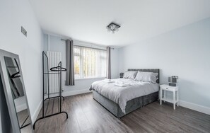 2 chambres, fer et planche à repasser, Wi-Fi, draps fournis