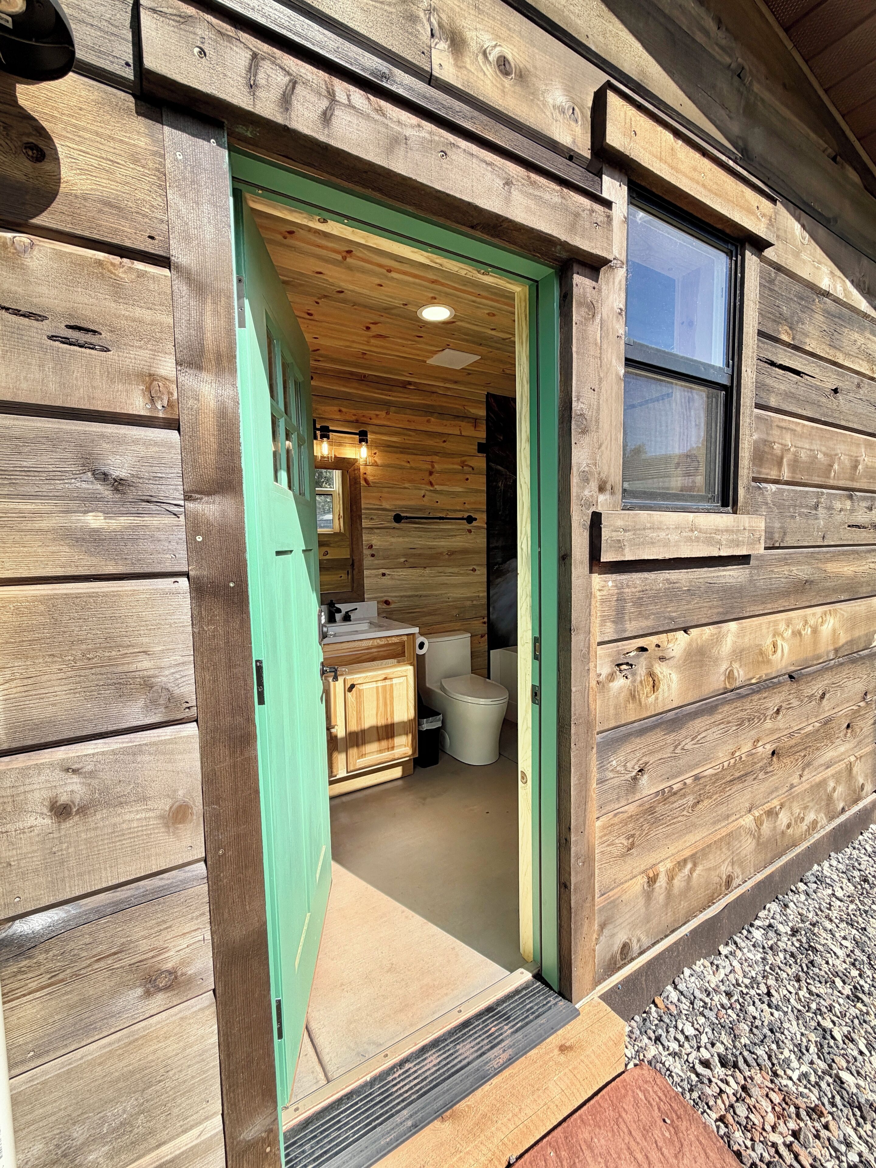 المنطقة المحيطة بالمنشأة