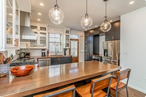 Mikrowelle, Ofen, Herdplatte, Geschirrspüler