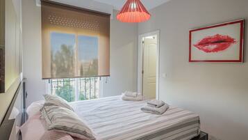3 habitaciones, tabla de planchar con plancha, wifi y ropa de cama
