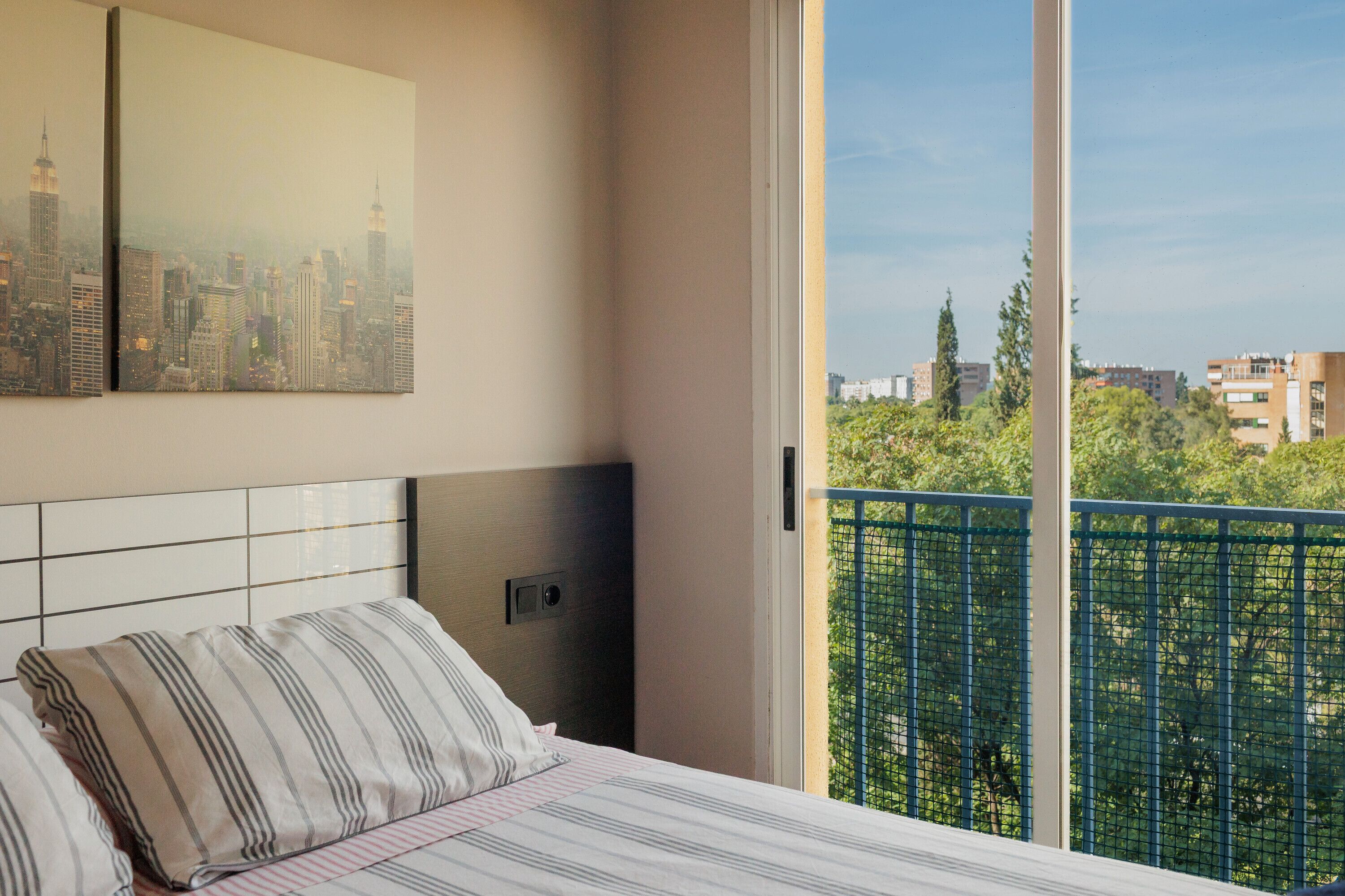 3 slaapkamers, een strijkplank/strijkijzer, wifi, beddengoed