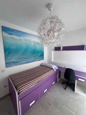 3 slaapkamers, een strijkplank/strijkijzer, wifi, beddengoed