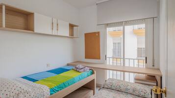 3 slaapkamers, een strijkplank/strijkijzer, wifi, beddengoed