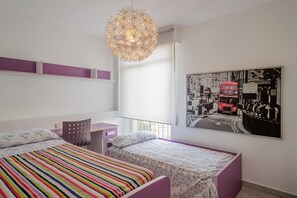 3 bedrooms, iron/ironing board, WiFi, bed sheets - Apartment 'Palacio De Congresos' with Wi-Fi and Air Conditioning (Sevilla)