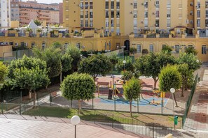 Sports court - 'Airport Palacio Congresos' Apartment with Wi-Fi and Air Conditioning (Sevilla)