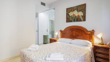 2 slaapkamers, een strijkplank/strijkijzer, wifi, beddengoed