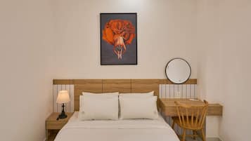 Standaard tweepersoonskamer, uitzicht op stad | Verduisterende gordijnen, geluiddichte muren, gratis wifi