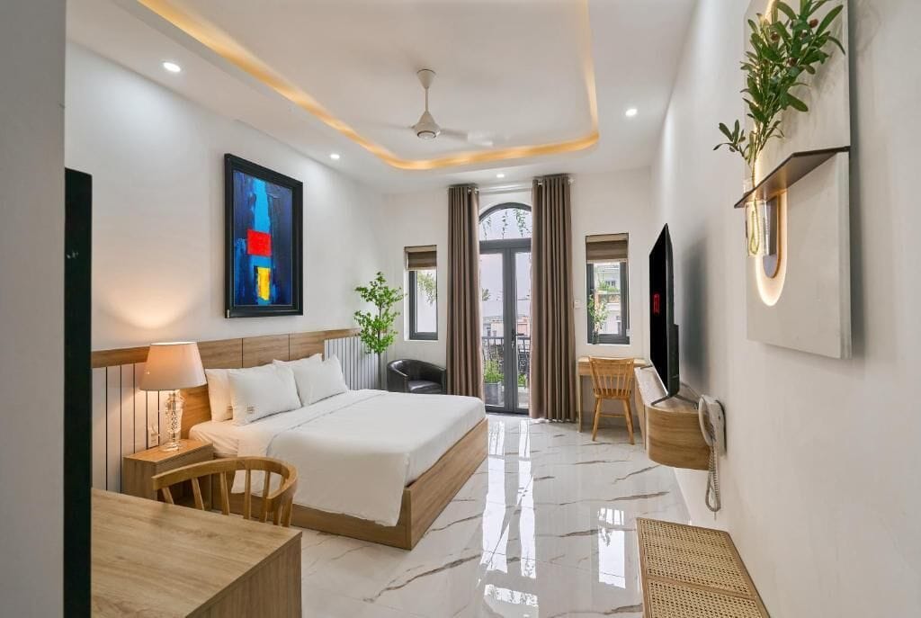 Panoramic Double Room, Balcony, City View | Individually furnished, blackout drapes, soundproofing, free WiFi