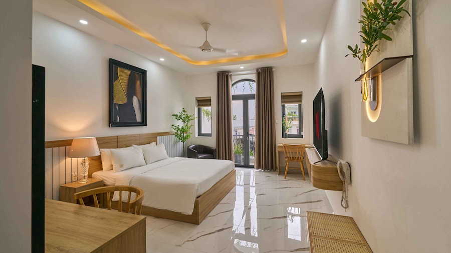 Green Riverside Hotel